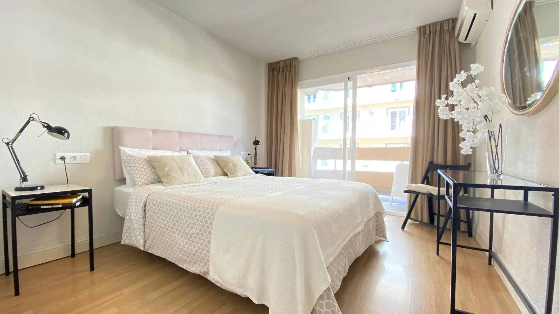 La Pimentera Central Apartments 3 - Parking Gratis location